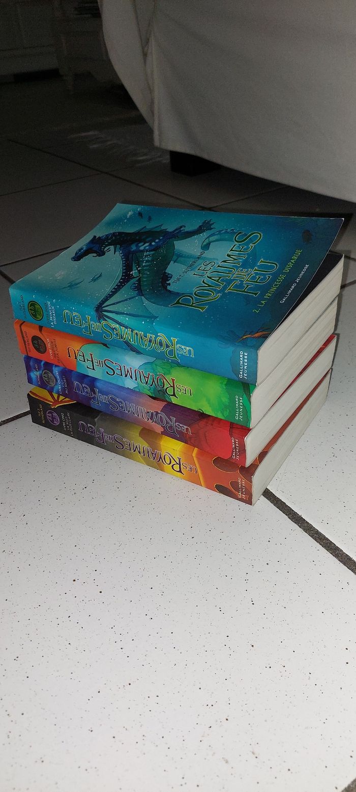 Lot de 4 livres Les royaumes de feu tomes 2-3-4-5 - photo numéro 3
