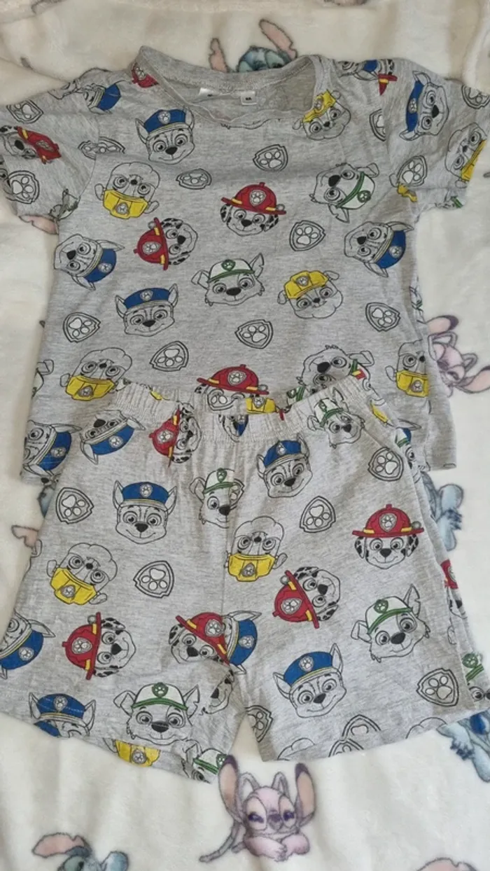 Pyjama short pat patrouille 6 ans en bon état
