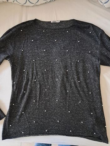 Pull avec perles blanches