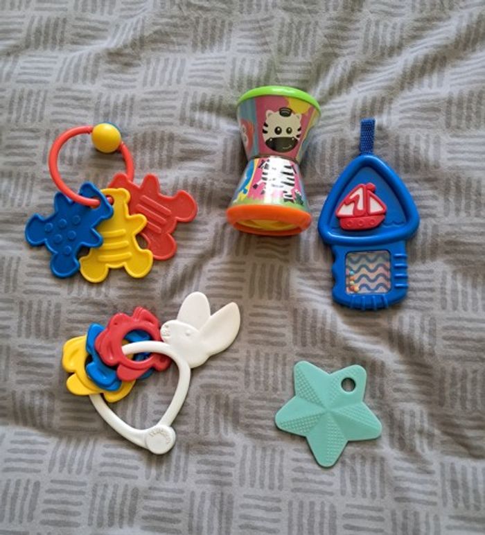 5 jeux bébé 3 hochets