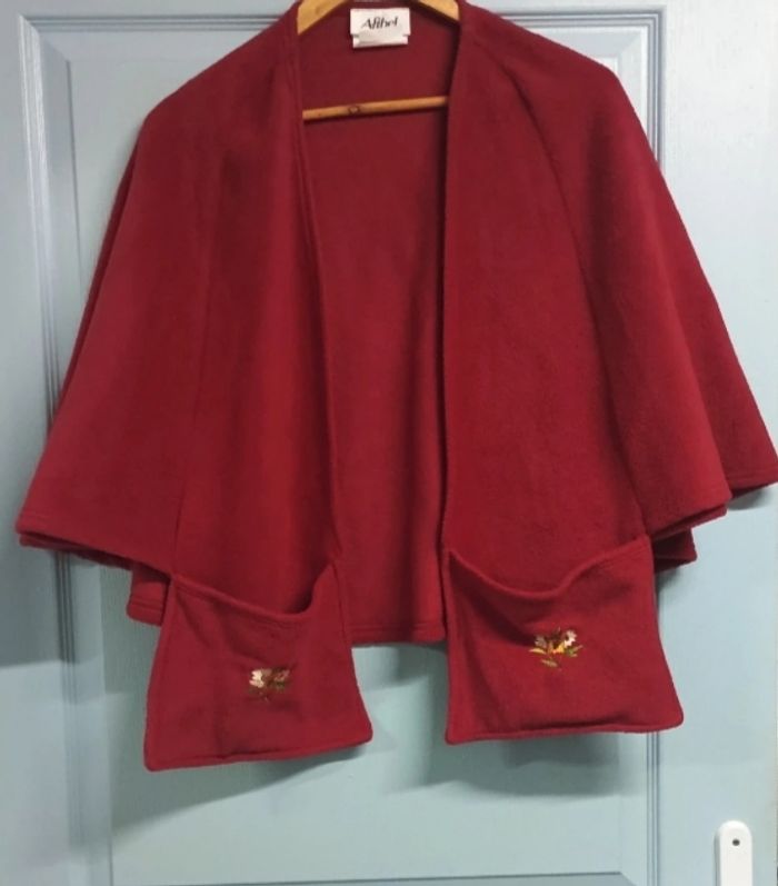 Cape épaule avec poches