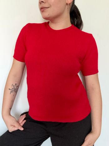 Pull rouge simple élégant – coupe slim – taille S