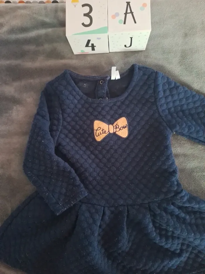 Robe épaisse 36 mois.