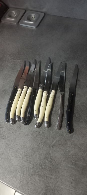 Lot de couteaux de table