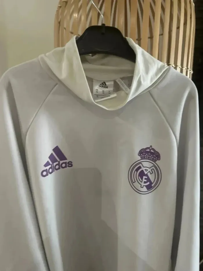 Maillot de foot real Madrid taille XS - photo numéro 3