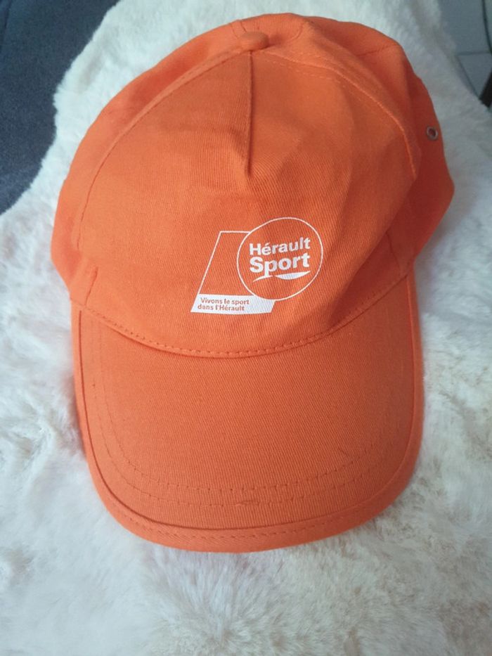 Neuf casquette orange hérault sport