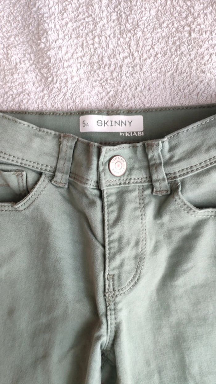 Pantacourt skinny vert kaki kiabi 5 ans - photo numéro 2