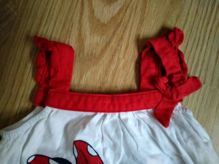 Débardeur blanc bretelles rouges. Disney Baby. Bebe 18 mois - photo numéro 4