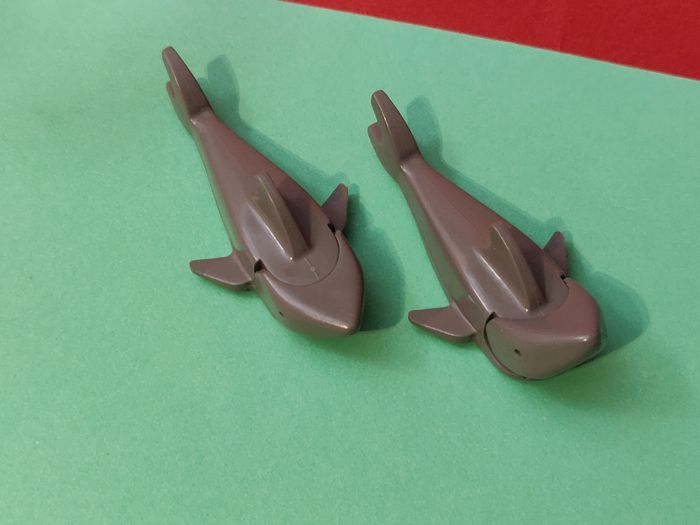 Lot 2 requins vintage gris Lego - en excellent état - vrai Lego - photo numéro 8