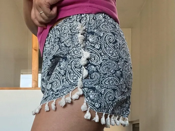 Short tissu pompons été sexy - photo numéro 2