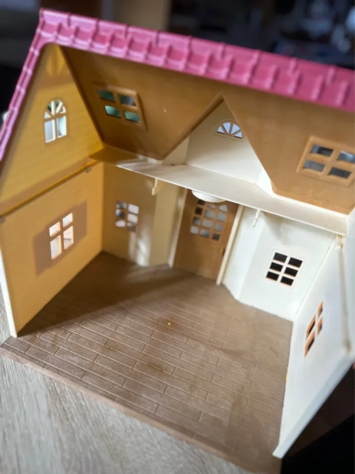 Maison Sylvanian Families – Très bon état – Sans accessoires – Il manque l’étage - photo numéro 6