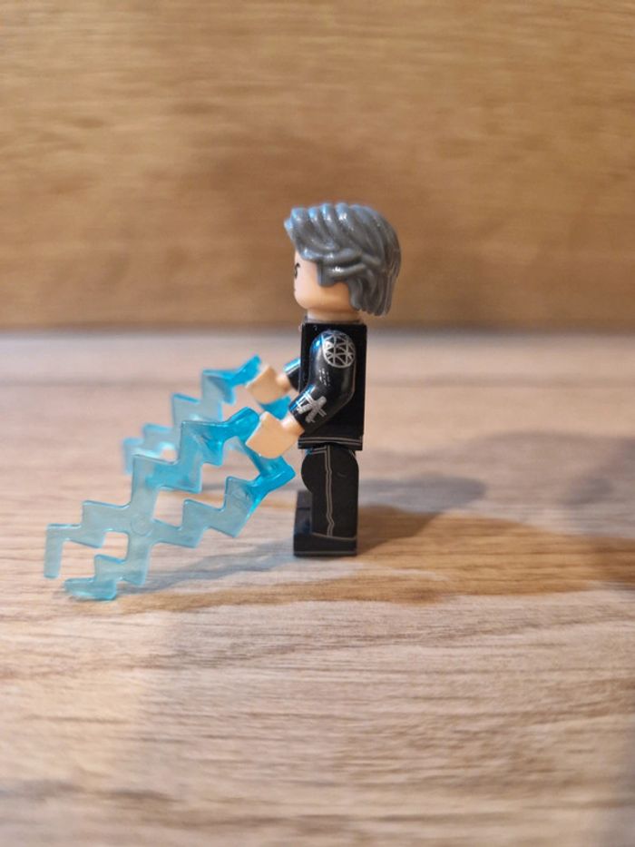 Figurine type lego Personnage série la sorcière rouge Wanda Marvel - photo numéro 2