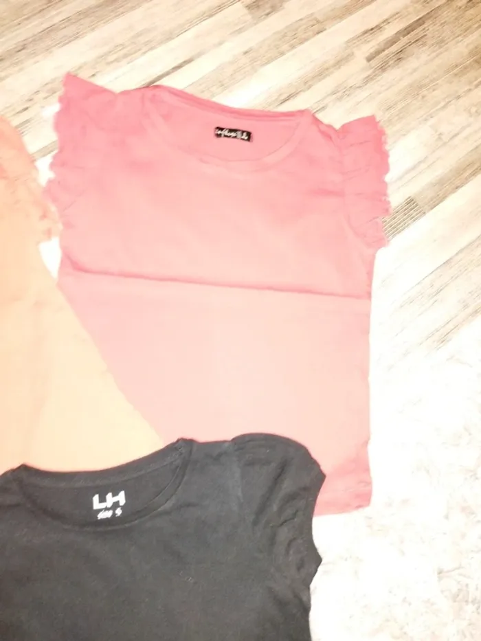 3 t-shirts unis 5 ans - photo numéro 3