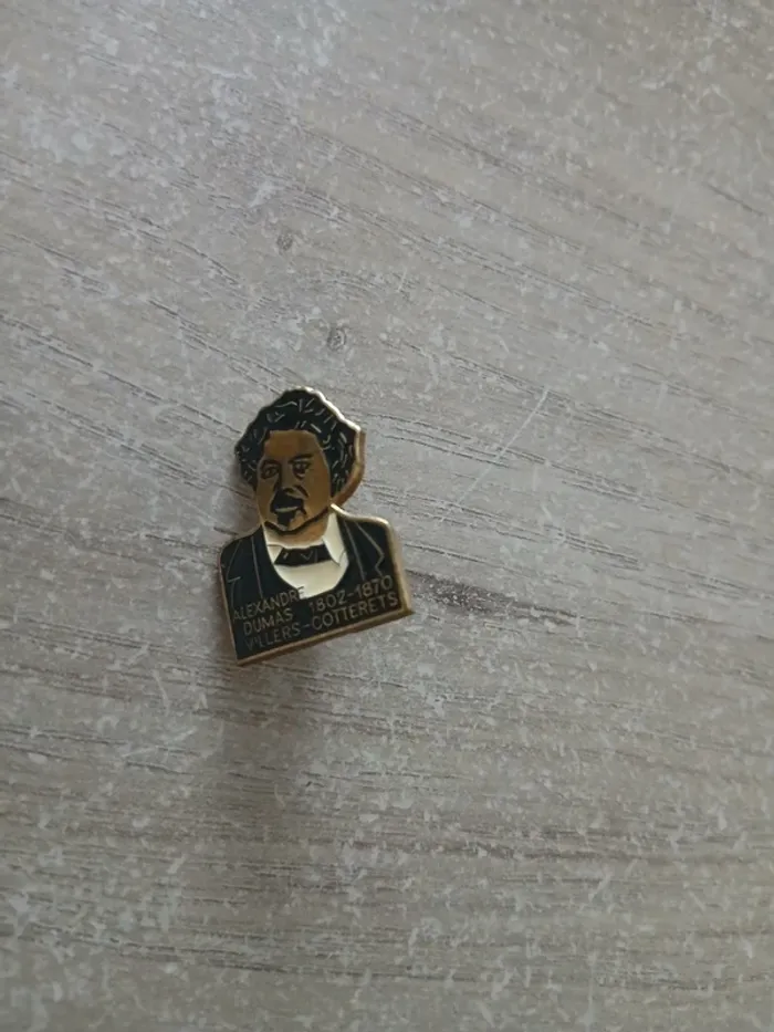 Pins collection pin's rare 1802-1870 Alexandre Dumas Villers-Cotterets - photo numéro 2