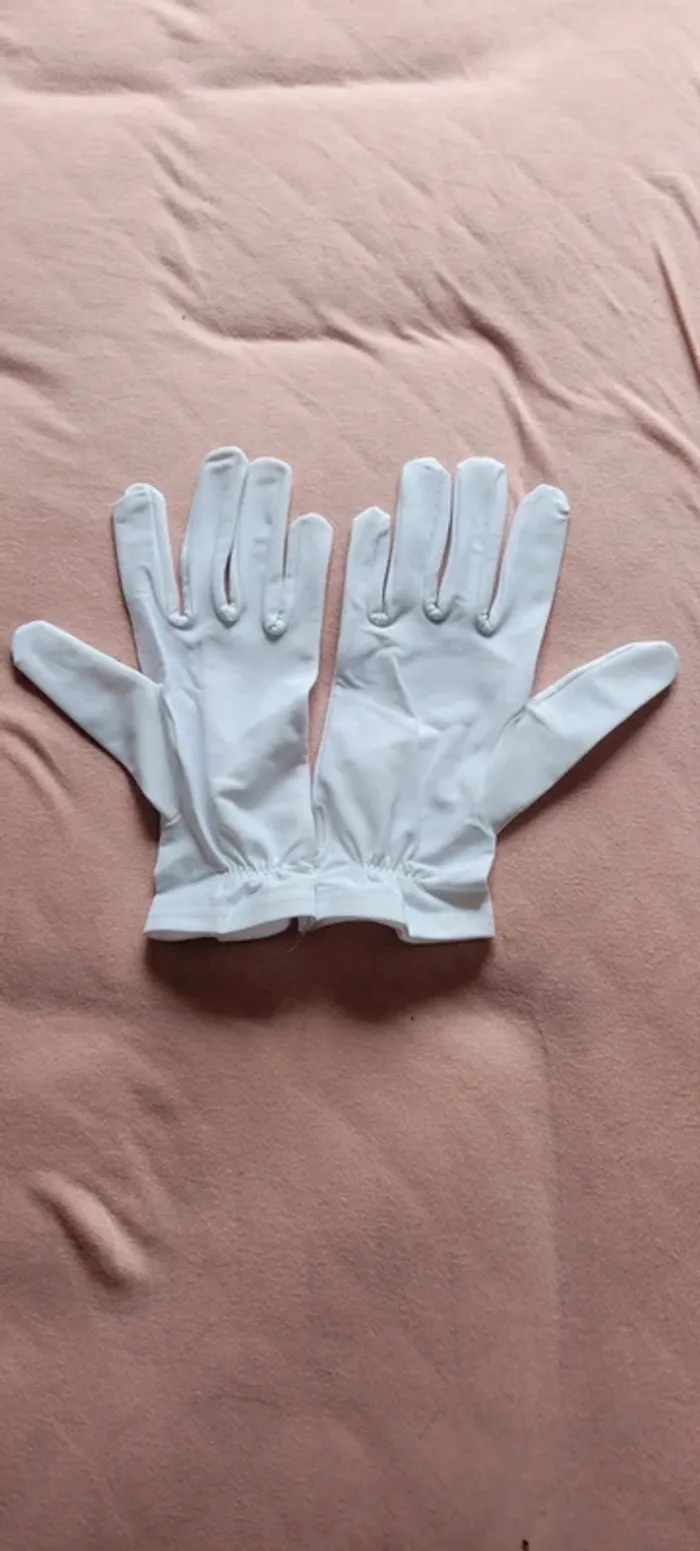 Gants blancs