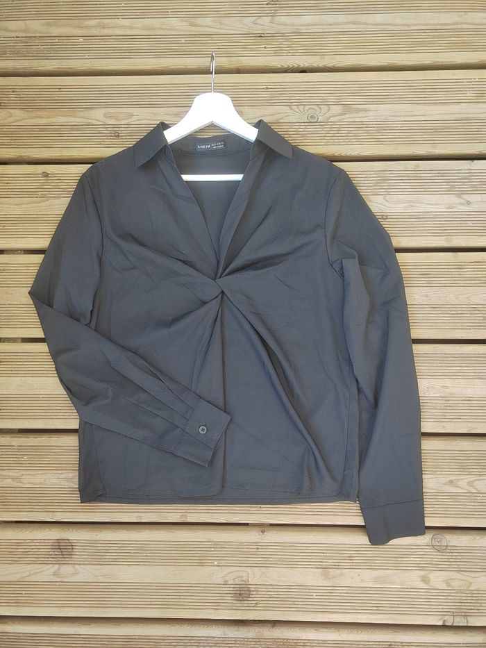 Lot de 2 Blouses Élégantes Shein – Noire & Blanche – Taille M/38 – Très Bon État - photo numéro 3