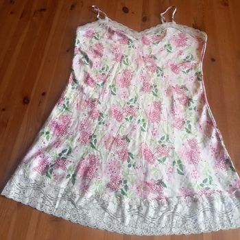 Nuisette Esmara soyeuse fleurs et dentelles