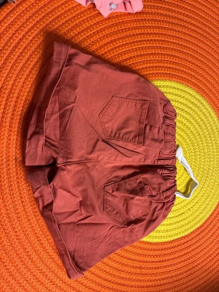 Joli short fille 4 ans kiabi état neuf taille ajustable couleur brique - photo numéro 2