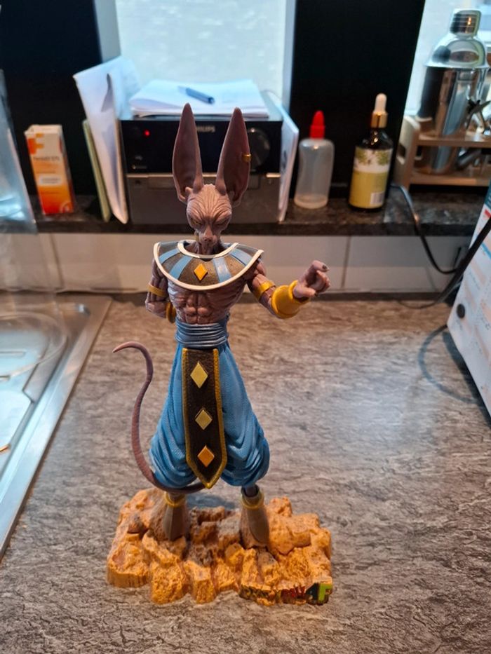 Figurine beerus