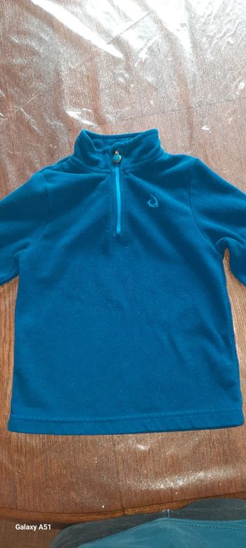 Pull polaire bleu foncé