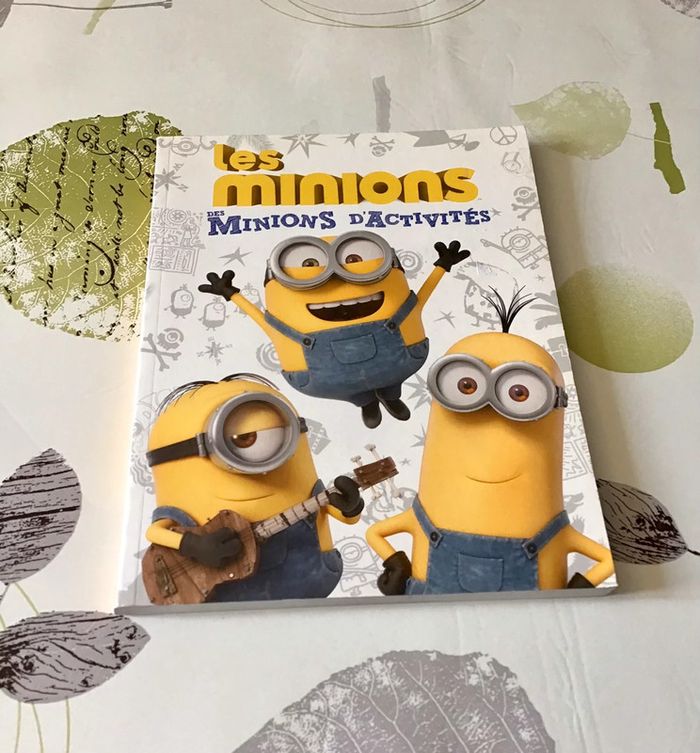 Livre Multi activités Mes minions labyrinthes , lot mêlés , puzzle ect