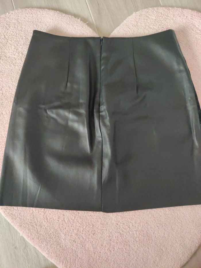 Jupe noire - photo numéro 5