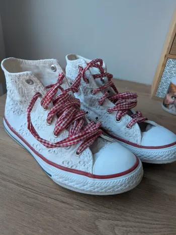 Converse broderie anglaise et lacets vichy