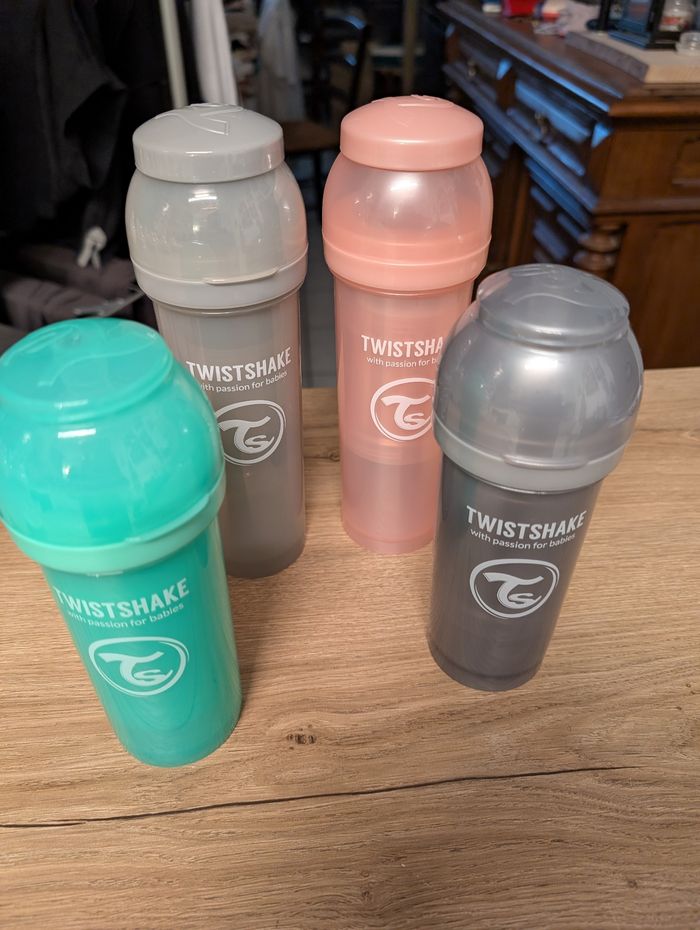 Lot biberons twistshake neufs