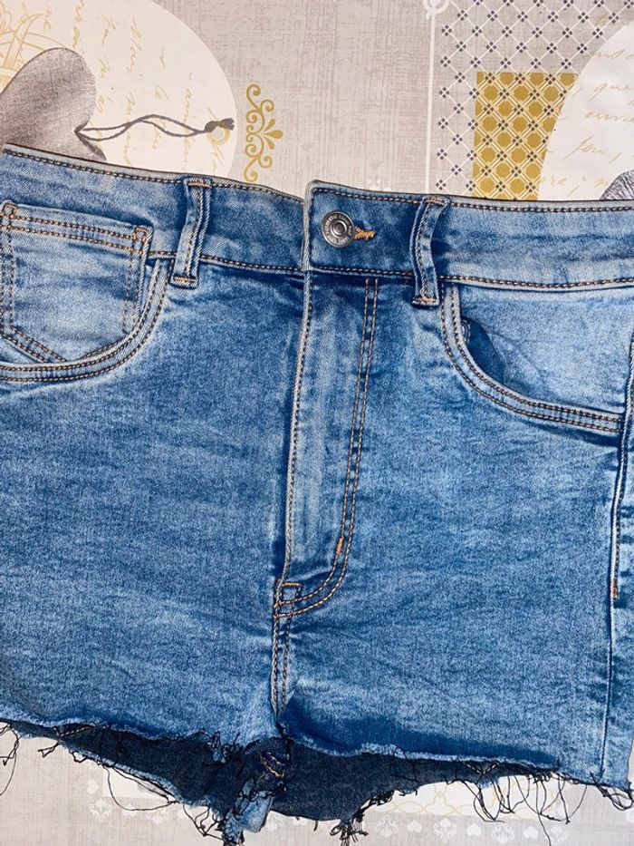 Short en jean moulant - photo numéro 5