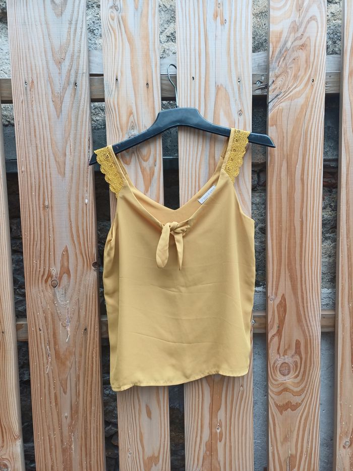 Jolie blouse sans manches brodées moutarde Peace n'love taille S/M - photo numéro 2