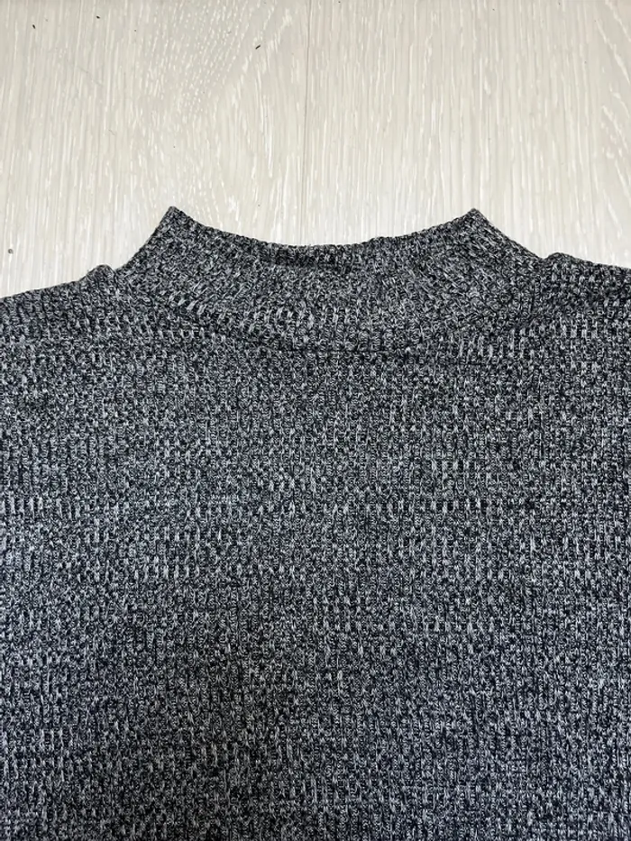 Haut gris - photo numéro 3