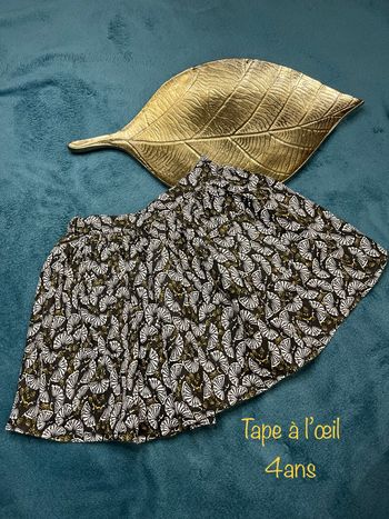 Jupe tape à l’œil