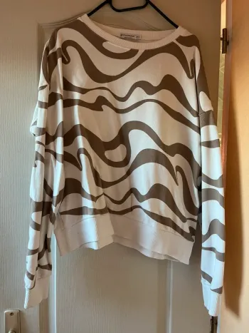 sweat stradivarius blanc et beige marron