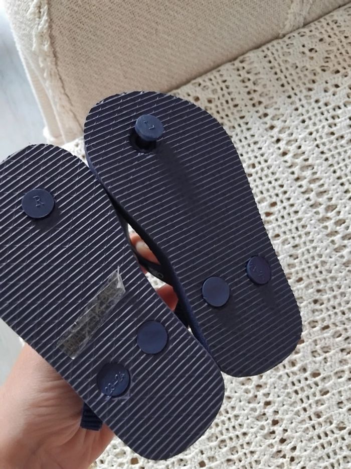 Tong neuf taille 22/23 - photo numéro 2