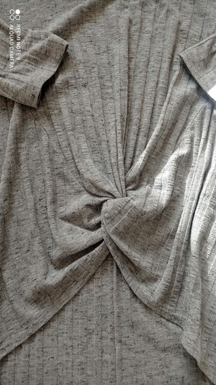 T-shirt long gris Jennyfer taille M tbe - photo numéro 4