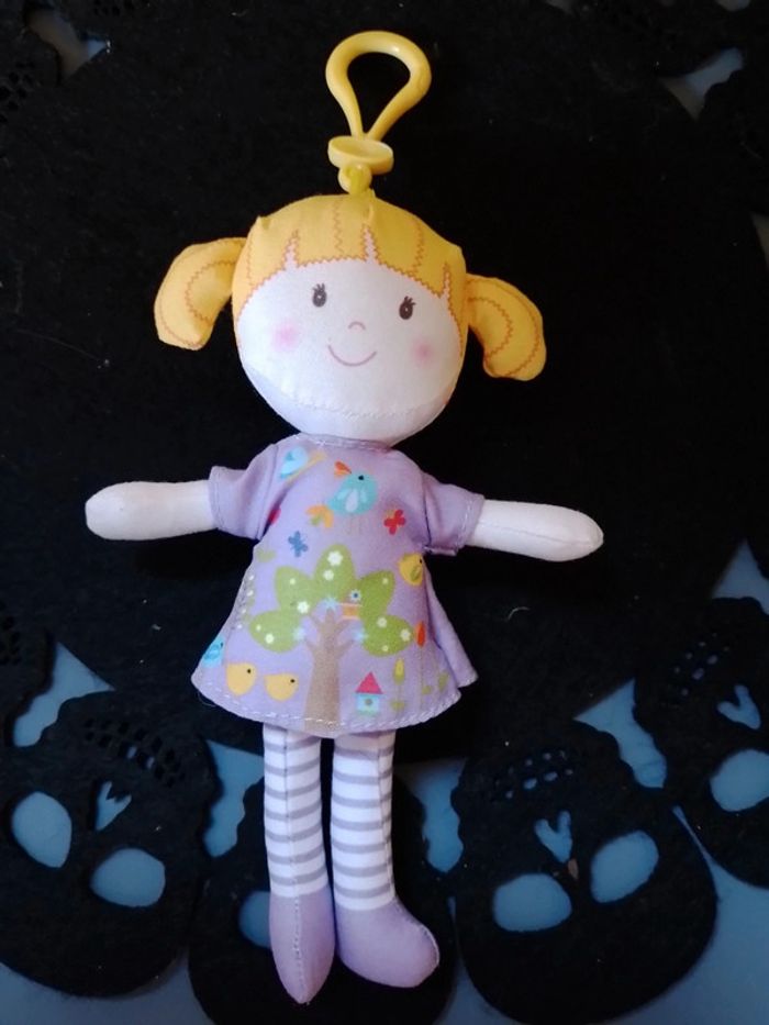 Petite poupée à suspendre