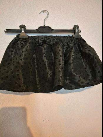 Petite  jupe  noire avec dessin étoile 🌟 - taille 3  ans