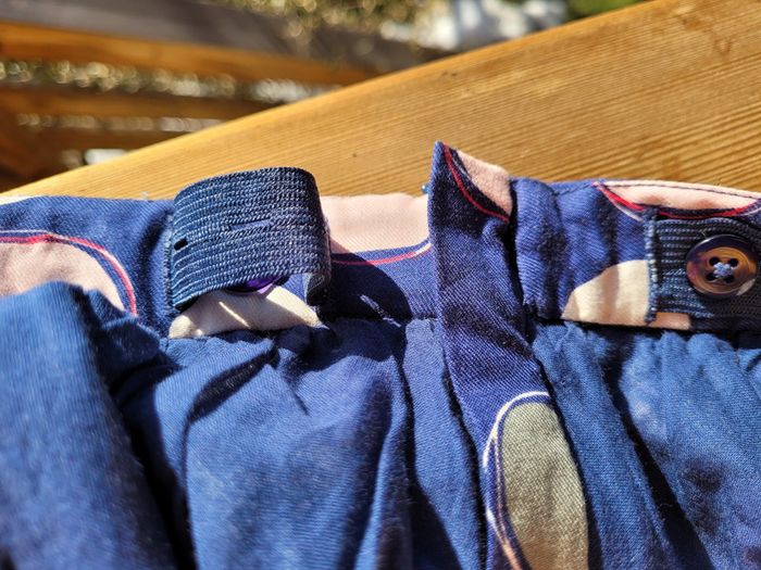 Superbe jupe Okaïdi 10 ans, marine a ronds pastels - photo numéro 6