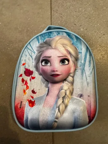 Petit sac frozen II disney, bon état mais il y a une petite tache 17x20cm