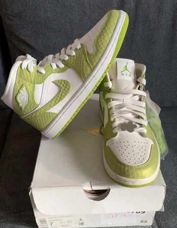 Jordan 1 mid vert python