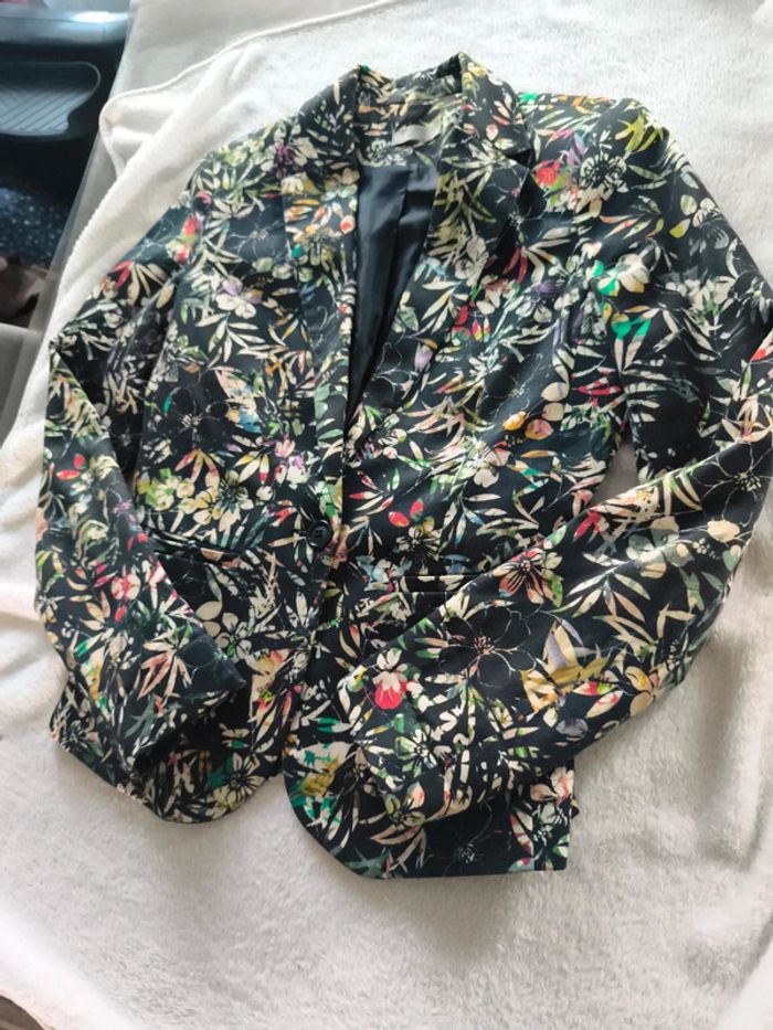 Veste tailleur fleurie - photo numéro 2