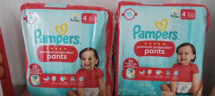 Lot de deux paquets de Couche taille 4 (9-15kg)