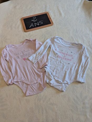 lot de 2 bodies 24 mois