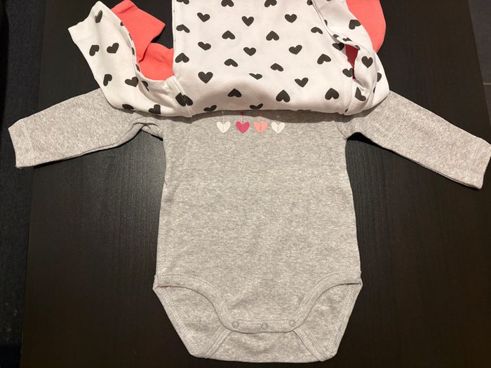 Lot de 3 bodies « cœur » Manches longues Mots d’enfants Taille 6 mois. - photo numéro 3