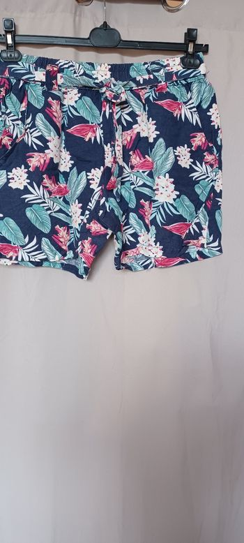 Très beau short femme T fr 44 eur 42