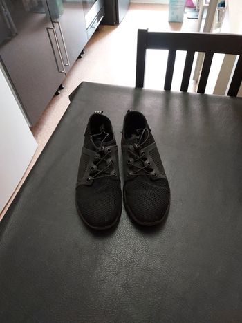 Baskets souples de sport homme 40