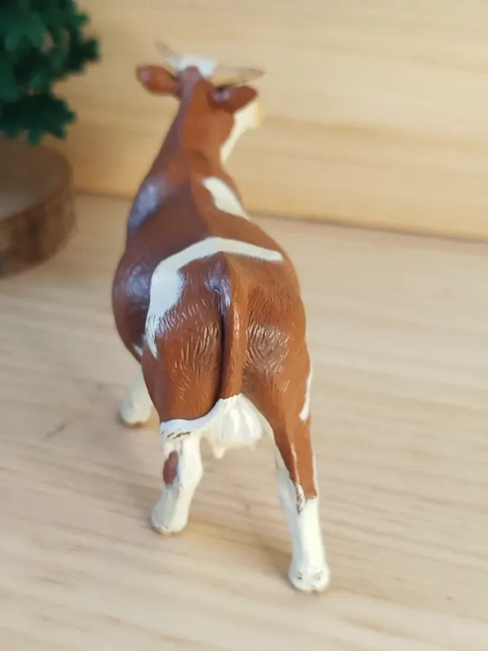 PAPO vache marron et blanche Figurine animal de la ferme - photo numéro 3
