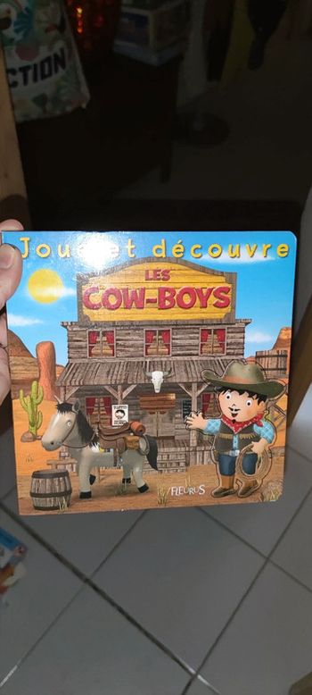 Livre joue et découvre les cow boys petit garçon