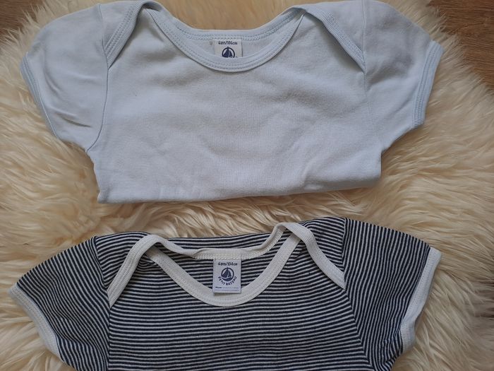 Lot de 4 bodies manches courtes Petit Bateau taille 4 ans - photo numéro 6