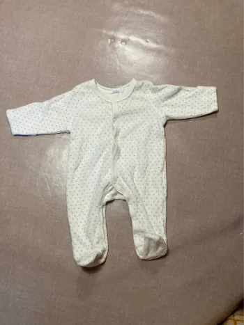 Pyjama mixte blanc à pois gris – Mini Bout’chou – 1 mois